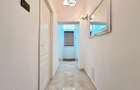 Inchiriez apartament 3 camere, Ultracentral, B-dul. Revolutiei, et.1 - 7