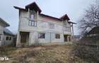 Casa / Vila cu 12 camere, teren intravilan de 2869mp in Siminicea, SV