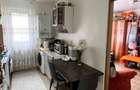 Vand apartament cu doua camere in 8 Martie +garaj+ parcare in fata blocului - 8