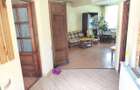 Cladire cu 2 apartamente, un spatiu comercial si anexe - Semicentral - 9