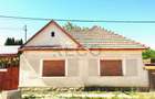 Casă cu 2 camere cu Teren 920 Mp în Ginta - 1
