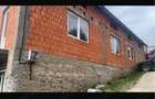 Casa de vanzare in zona lacul mic la strada principala,2 intrari curte foarte mare - 4