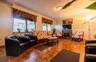 Casă individuală cu 10 camere cu Teren 1742 Mp în Central - 2