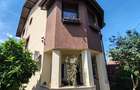 Casă individuală cu 8 camere cu Canalizare în Vitan - 3