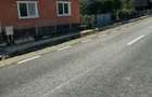 vand casa cu 3 camere , baie , bucatarie , suprafata totala 38 arii , intravilan - 10