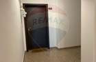 Apartament cu 3 camere decomandat în P-ța Victoriei - 3