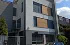 Casă cu 5 camere cu Teren 105 Mp în 13 Septembrie - 2