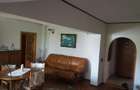 Apartament cu 4 camere decomandat în - 8