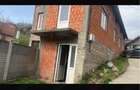 Casa de vanzare in zona lacul mic la strada principala,2 intrari curte foarte mare - 18