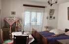 Casa pitorească la poalele muntilor