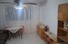 Vând apartament cu 3 camere decomandat la parter