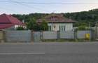 Casa batraneasca + teren de vanzare in Targu Ocna, strada Tisesti - 2