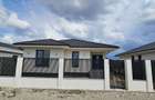 Casa noua de vanzare 3 dormitoare,living, 2 bai, toate utilitatile - 7