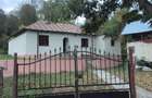 Casa primitoare, in zona superba ?i lini?tita