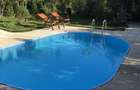 Vand casa cu piscina pe un teren de 50de arii adica 5000 metri patrati