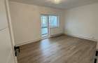 Proprietar vand Apartament 3 camere etaj 1 - 8