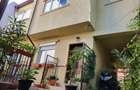 Casă cu 9 camere cu Canalizare în 13 Septembrie - 1