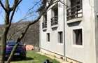 Casă cu 7 camere cu Teren 2900 Mp în Cerașu - 2