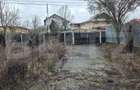 Casa cu acoperisul ars cu teren intravilan, 764 mp, zona Razvad - 2