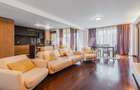 Închiriere apartament 4 camere, acces la parcare cu barieră, strada De Mijloc - 1