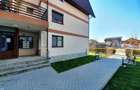 Apartament cu 4 camere decomandat în Tractorul - 52