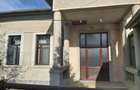 Casă individuală cu 2 camere cu Canalizare în Central - 2
