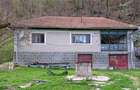 Casă cu 2 camere cu Teren 3000 Mp în Central - 1