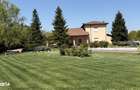 Casa rezidentiala cu piscina si garaj, 7 camere - 8