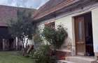 Casa tradi?ionala cu doua corpuri de locuit ?i ?ura mare, aproape de centrul comunei Dumbravi?a, Bra - 6