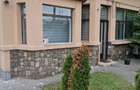 Casă cu Teren 1130 Mp în Central