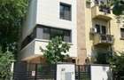 Casă individuală cu 8 camere cu Teren 400 Mp în Primăverii - 1