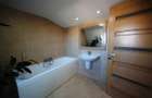 Apartament cu 4 camere decomandat în Tractorul - 32