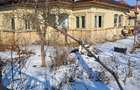 Dascalu, casa veche 4 camere, acoperis nou, teren 1300 mp, deschidere 39 m - 18