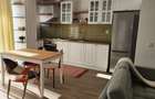 Apartament cu 3 camere semidecomandat în Central - 1