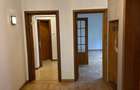Apartament cu 3 camere decomandat în Capitale - 9