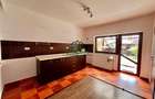 Casă cu 4 camere cu Teren 148 Mp în Vlădești - 2