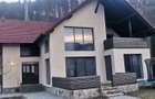 Casă cu 6 camere cu Teren 462 Mp în Timișu de Jos - 1