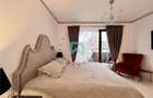 Apartament cu 3 camere de vanzare, 3 balcoane si 2 locuri de parc
