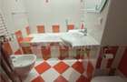 Apartamnet 3 decomandate, etaj 2, cu 2 bai, centrala, zona Ura