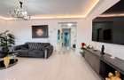 Apartament cu 3 camere de vanzare, 3 balcoane si 2 locuri de parc