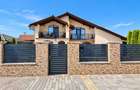 Casa plus spatiu comercial