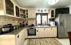 Casă cu 3 camere cu Teren 426 Mp în Central - 5 Casă cu 3 camere cu Teren 426 Mp în Central - 5