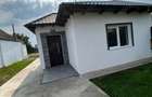 Casă cu 3 camere în Roman - 1