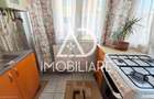 Apartament de vanzare 3 camere decomandat Zona 9 Mai, Str. Castanilor, 60 mp - 2