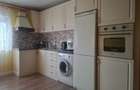 Inchiriez apartament 3 camere pe termen lung la intrare in Micro 17 - 1