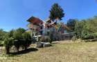 Vila de vanzare, teren 3100 mp, 7 camere, 6 grupuri sanitare, 3 CT, an - 8