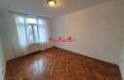 Apartament cu 4 camere decomandat în Capitale - 9