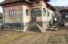 Casa batraneasca din caramida de vanzare in Voroveni Arges - 1