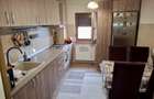 Apartament cu 3 camere decomandat în Tractorul - 9