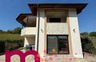 Casă cu 6 camere cu Teren 2000 Mp în Malcoci